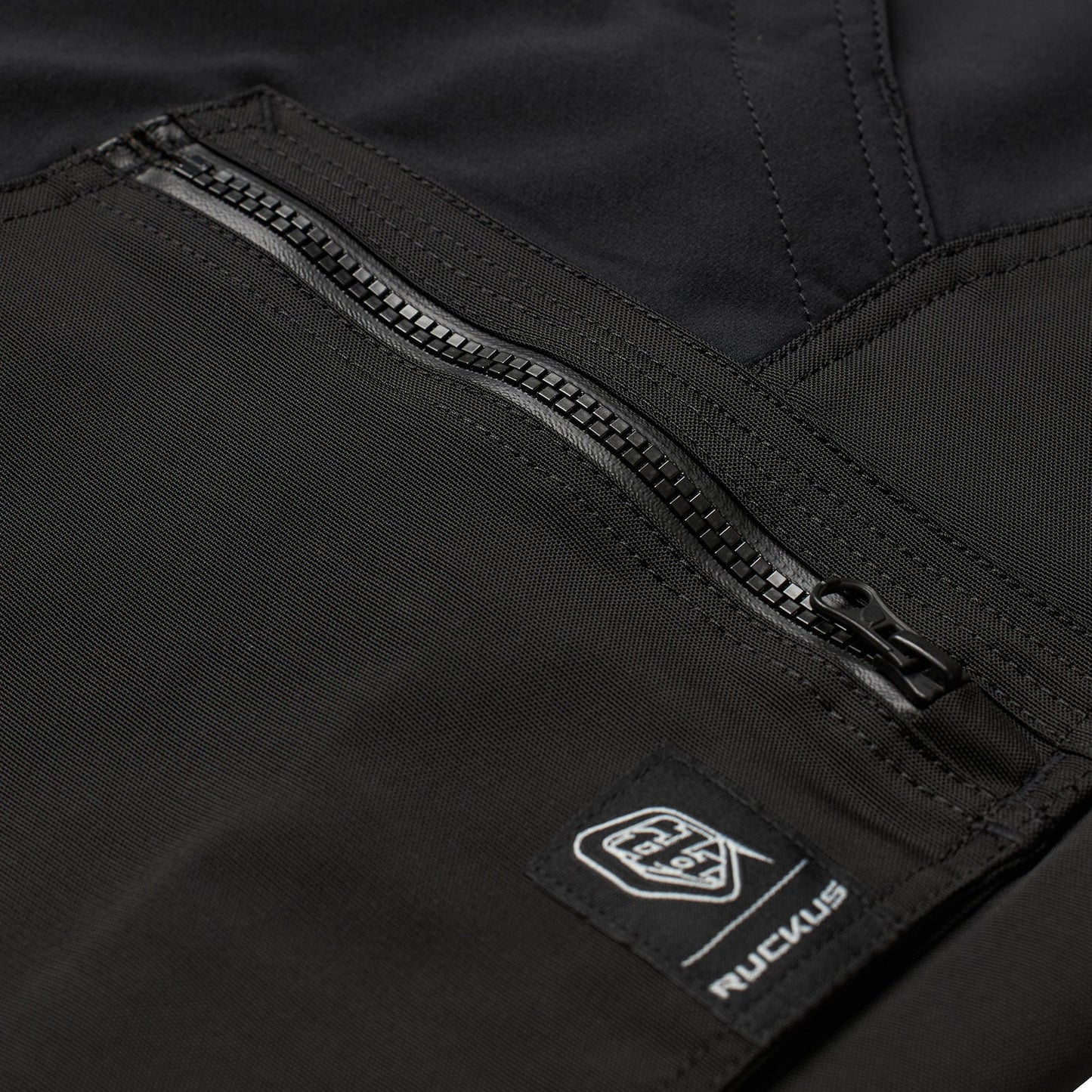 Ruckus Cargo Pant Mono Black